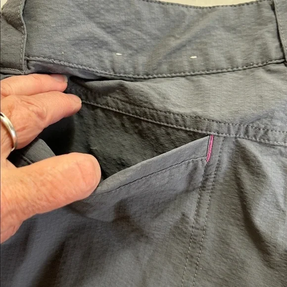 PATAGONIA CROPPED OUTDOOR GRAY LIGHTWEIGHT STYLE PANTS SZ 8 - Picture 9 of 14
